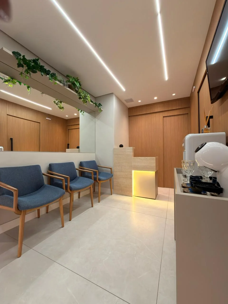 Recepção da Vivory Odontologia — ambiente sofisticado no Itacorubi